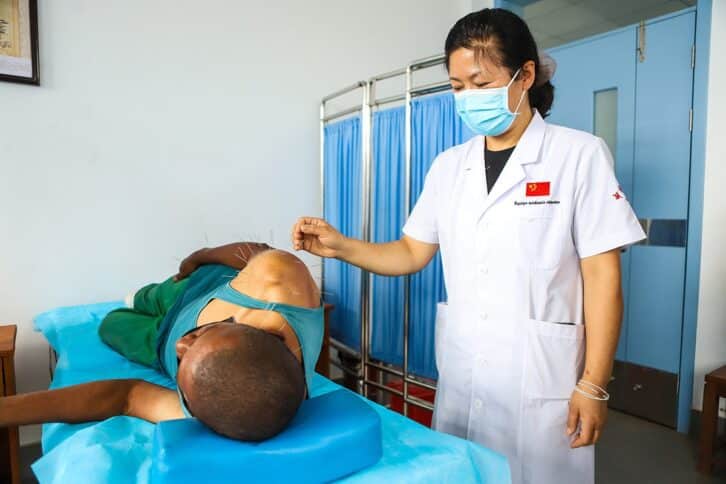 Image à la une de MÉDECINE CHINOISE – L’acupuncture séduit des Malgaches
