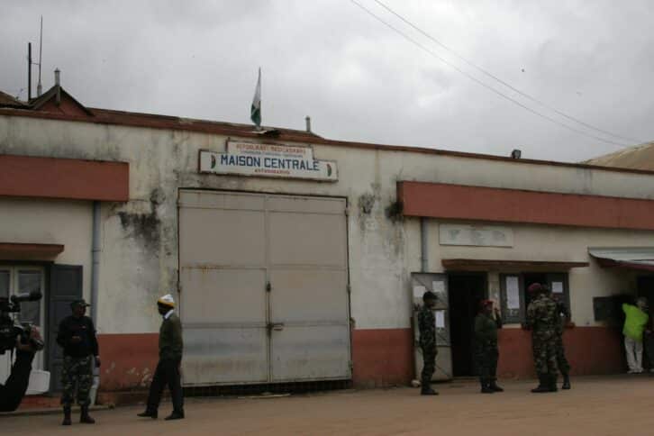 Image à la une de POLITIQUE CARCÉRALE – La grâce présidentielle libère de la place à Antanimora