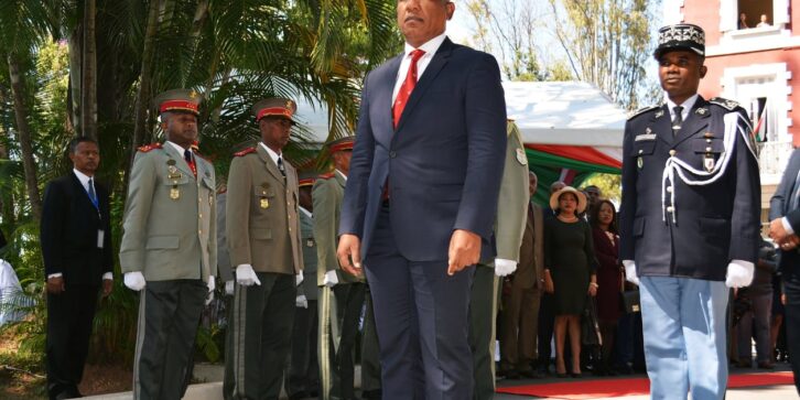 Image à la une de À Madagascar, Rajoelina reconduit son Premier ministre et pense déjà aux législatives