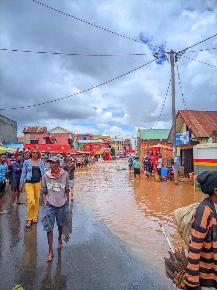 Image à la une de INTEMPÉRIES –  La ville de Behenjy sous les eaux