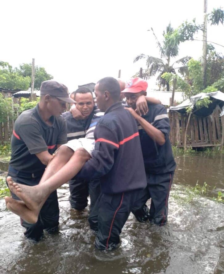 Image à la une de INTEMPÉRIES À TOAMASINA  –  Des sinistrés rejoignent des sites d’hébergement