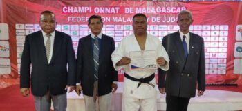 Image à la une de Judo – Le président du club des cheminots, Zavamanitra, promu sho-dan
