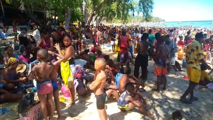 Image à la une de FÊTES PASCALES – Les plages de Toliara   hyper-bondées