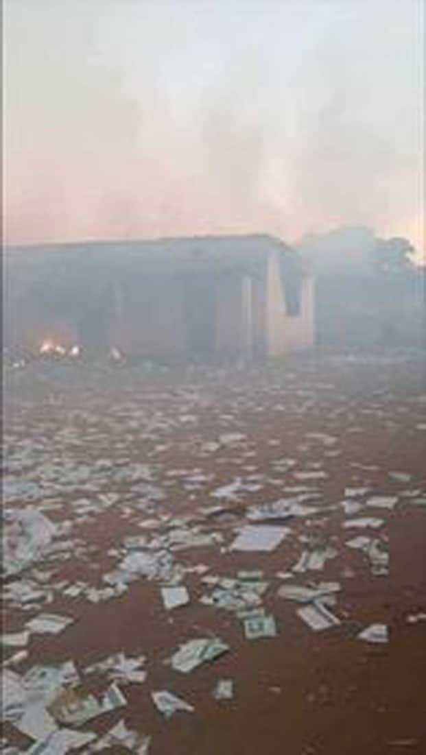 Image à la une de Incendie et pillage du bureau de la CENI à Tsihombe  – Six personnes dont des élus locaux arrêtées