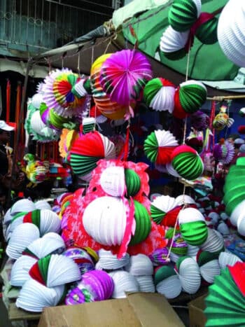Image à la une de Célébration du 26 juin – Les accessoires de fête envahissent le marché