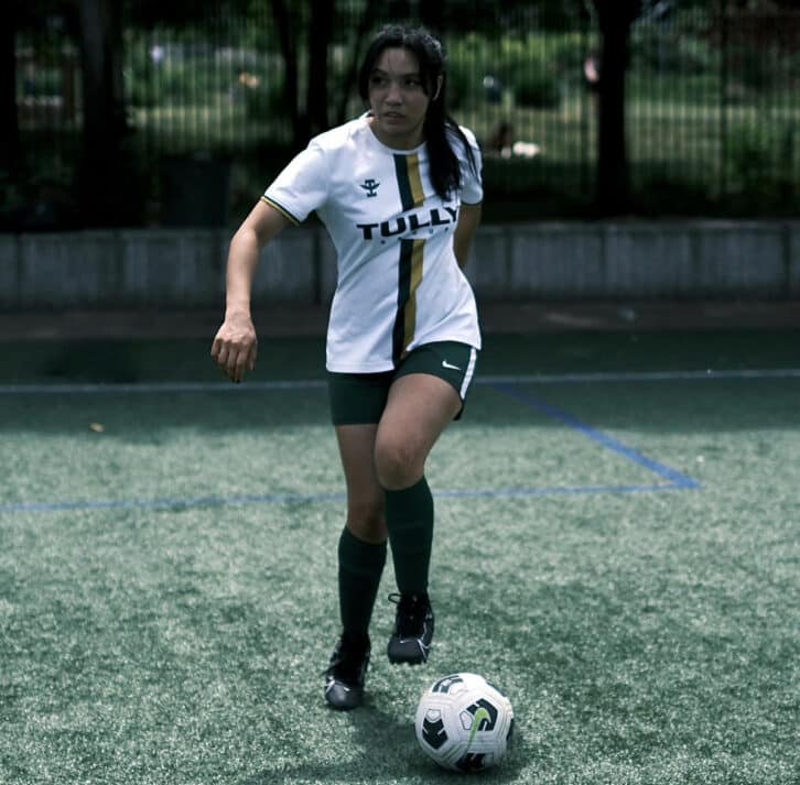 Image à la une de FOOTBALL FÉMININ – NEW YORK – Ny Anjara Rafali signe cinq buts avec WIFC