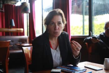 Image à la une de LÉGISLATIVES FRANÇAISES – Elsa Di Meo du Nouveau Front Populaire en campagne dans la capitale